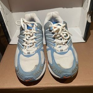 nike color white, blue, orange and gray, size 7